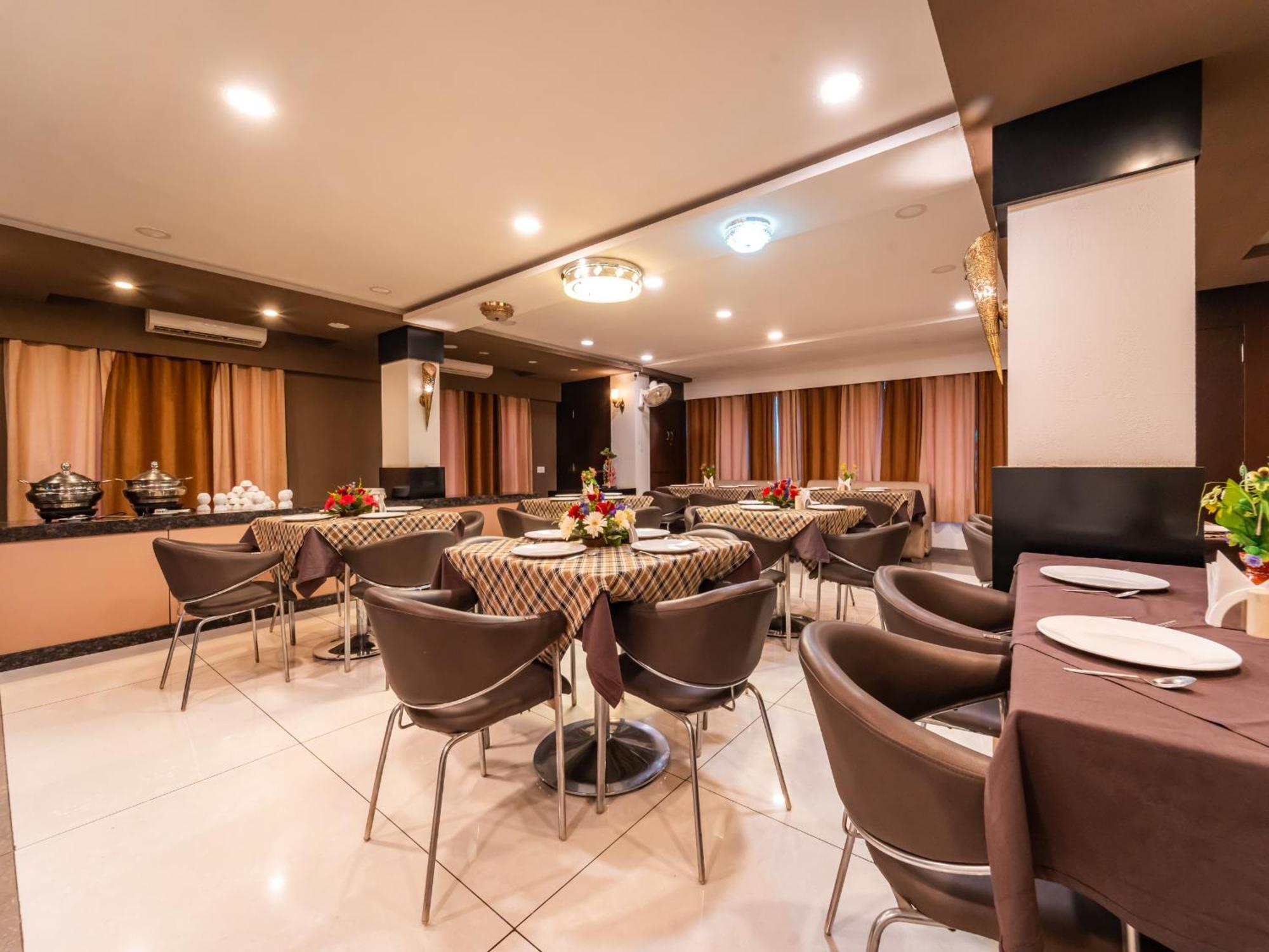 Hotel Signature Planet Indore Exterior foto