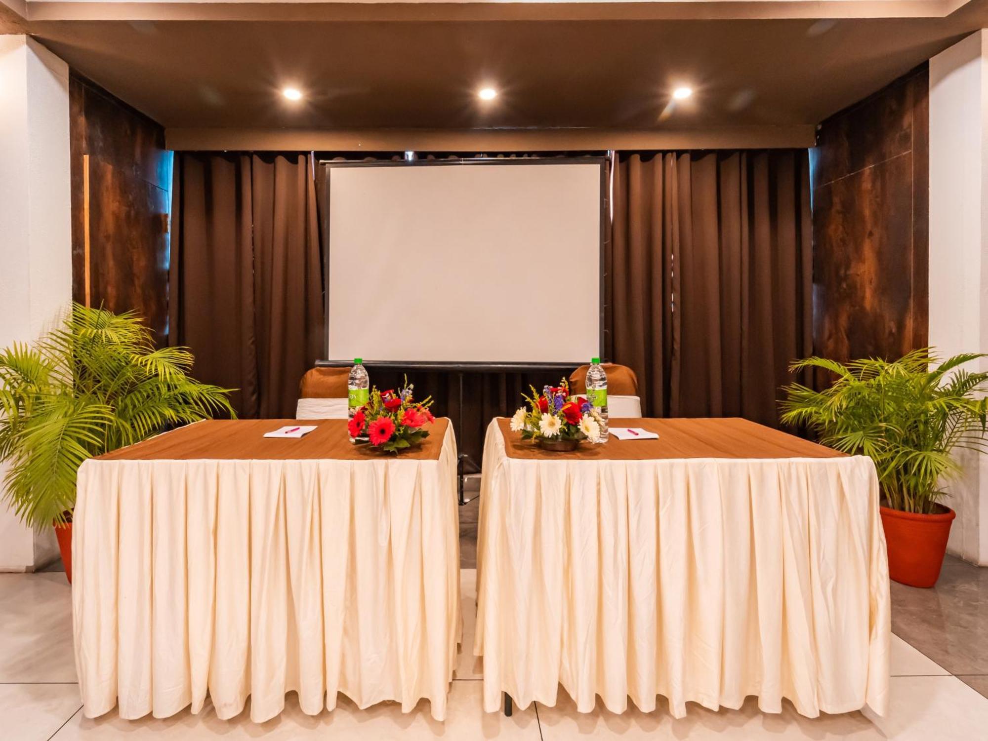 Hotel Signature Planet Indore Exterior foto